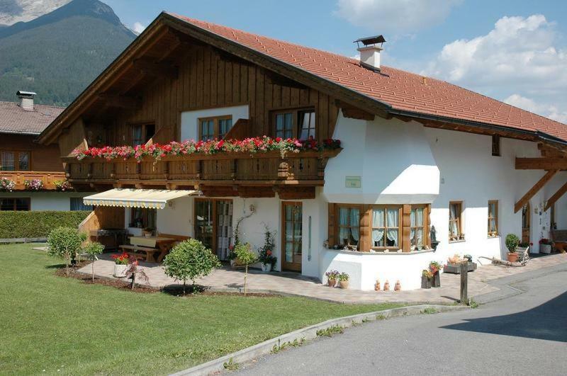 Haus Guem Apartment Ehrwald Exterior photo